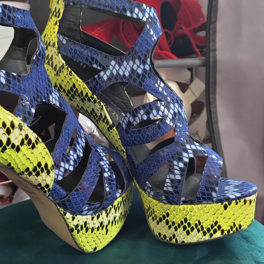 Statement Heels - Picture 5 of 6
